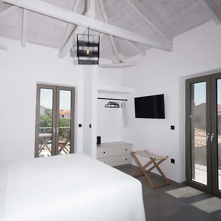 Calme Mani Ayos Nikolaos